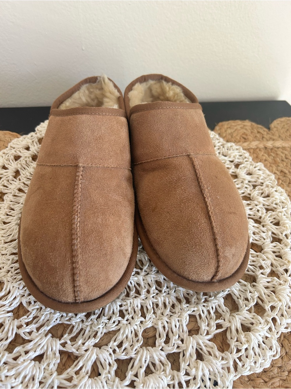 UGG Men’s Leisure Chestnut Suede Sheepskin Slippers Size 8 EU 41 #102 - Picture 3 of 13
